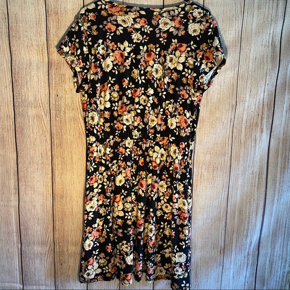 Vibe Sportswear Floral Dress - Picture 5 of 5